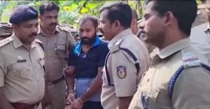 ഭാര്യയെ കൊന്ന് കട്ടിലിനടിയില് ഒളിപ്പിച്ചു; ഭര്ത്താവുമായി തെളിവെടുപ്പ് ഭാര്യയെ കൊന്ന് കട്ടിലിനടിയില് ഒളിപ്പിച്ചു; ഭര്ത്താവുമായി തെളിവെടുപ്പ്